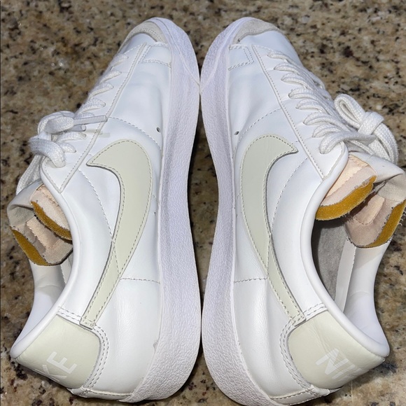 Nike Blazer Low Sneakers - Picture 5 of 11